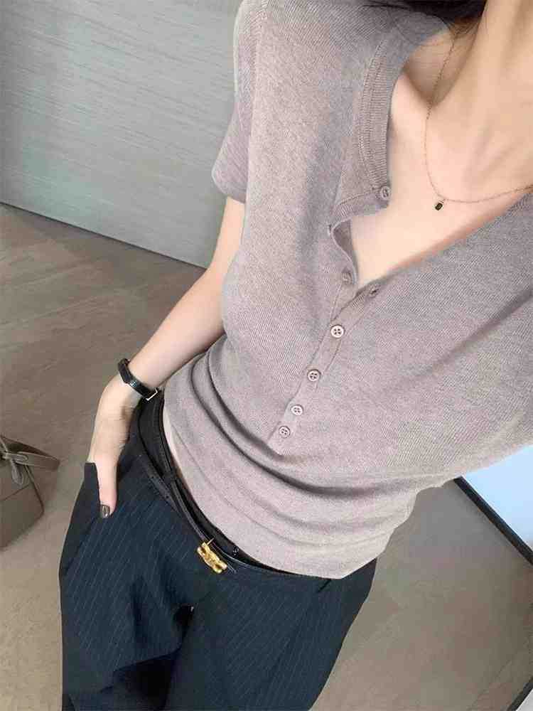 밝은 회색