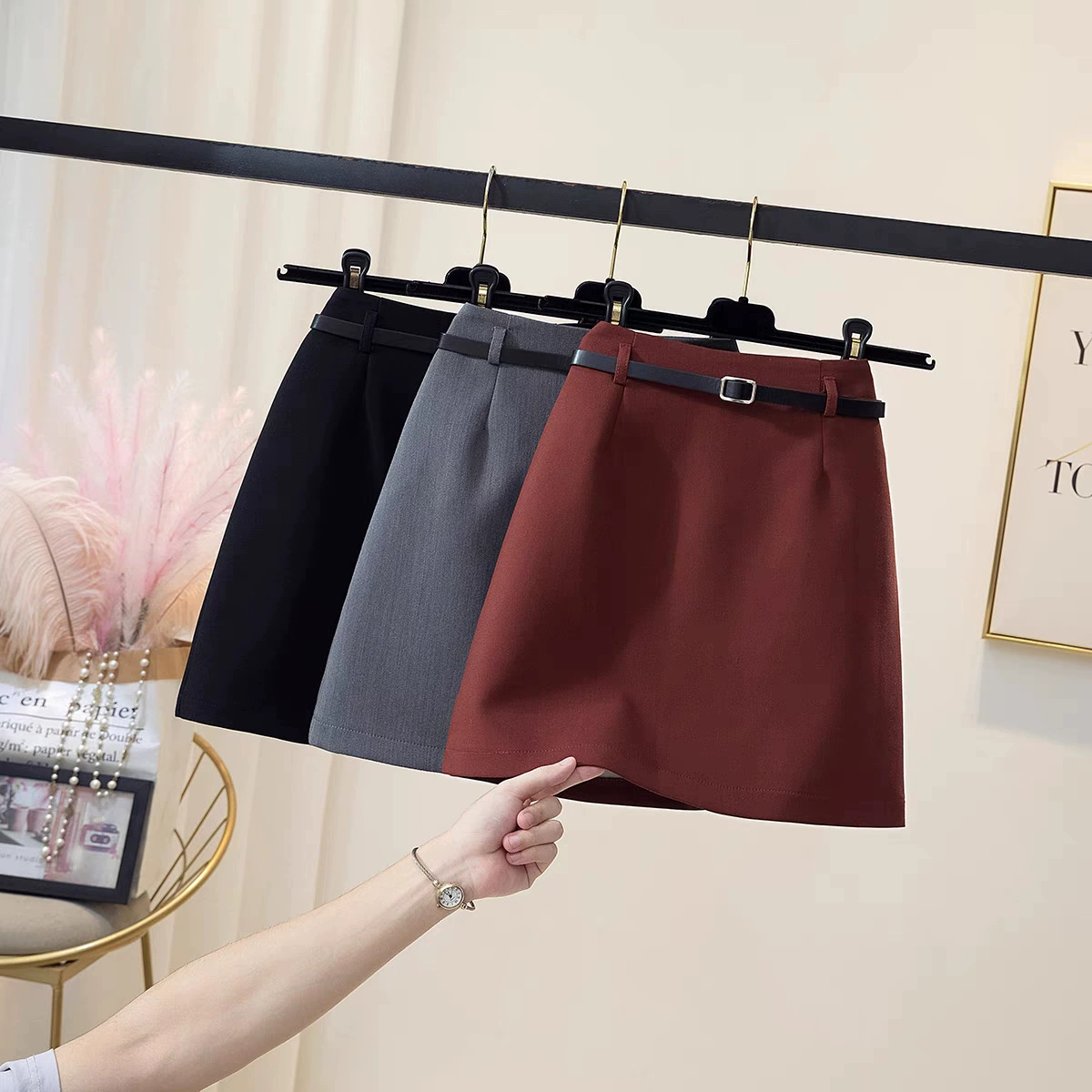 Серый костюм юбка с поясом