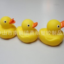 厂家供应小号搪胶子母鸭子母亲pvc鸭子浮水鸭浮水BB叫小鸭网袋装