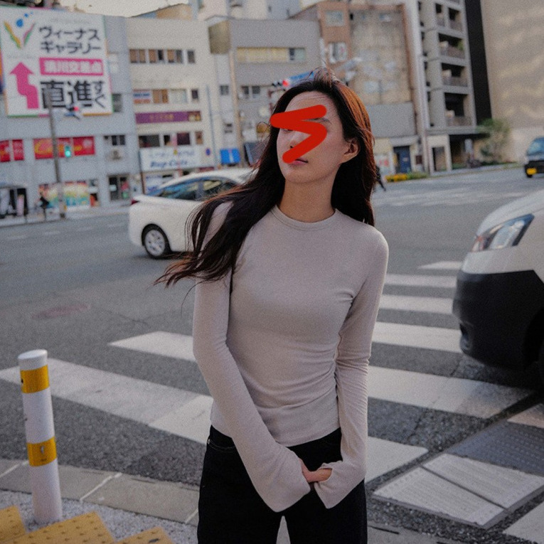 New Women's Slim-Fit Long-Sleeve T-Shirt with Finger Holes, Korean Style, Solid Color, Tight-Fitting, Fashionable, Versatile, Simple Base Layer for Women
