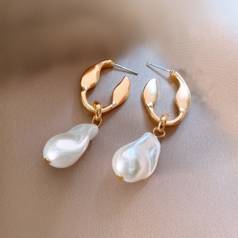 Pendientes de perlas de pinzas de cangrejo irregulares de Corea 2025 nuevo diseño simple sentido Pendientes retro francés al por mayor