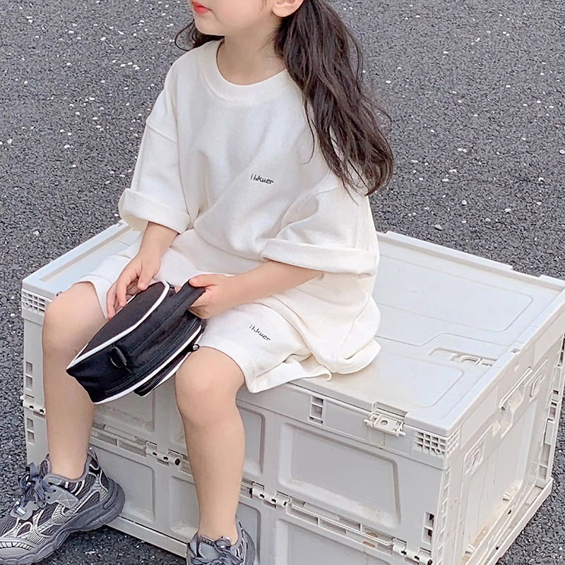 Dziewczęcy letni koreański swobodny 2024 nowy internetowy czerwony luźny T-shirt z 5-punktowymi spodniami sportowymi dwuczęściowy zestaw_voghion.com