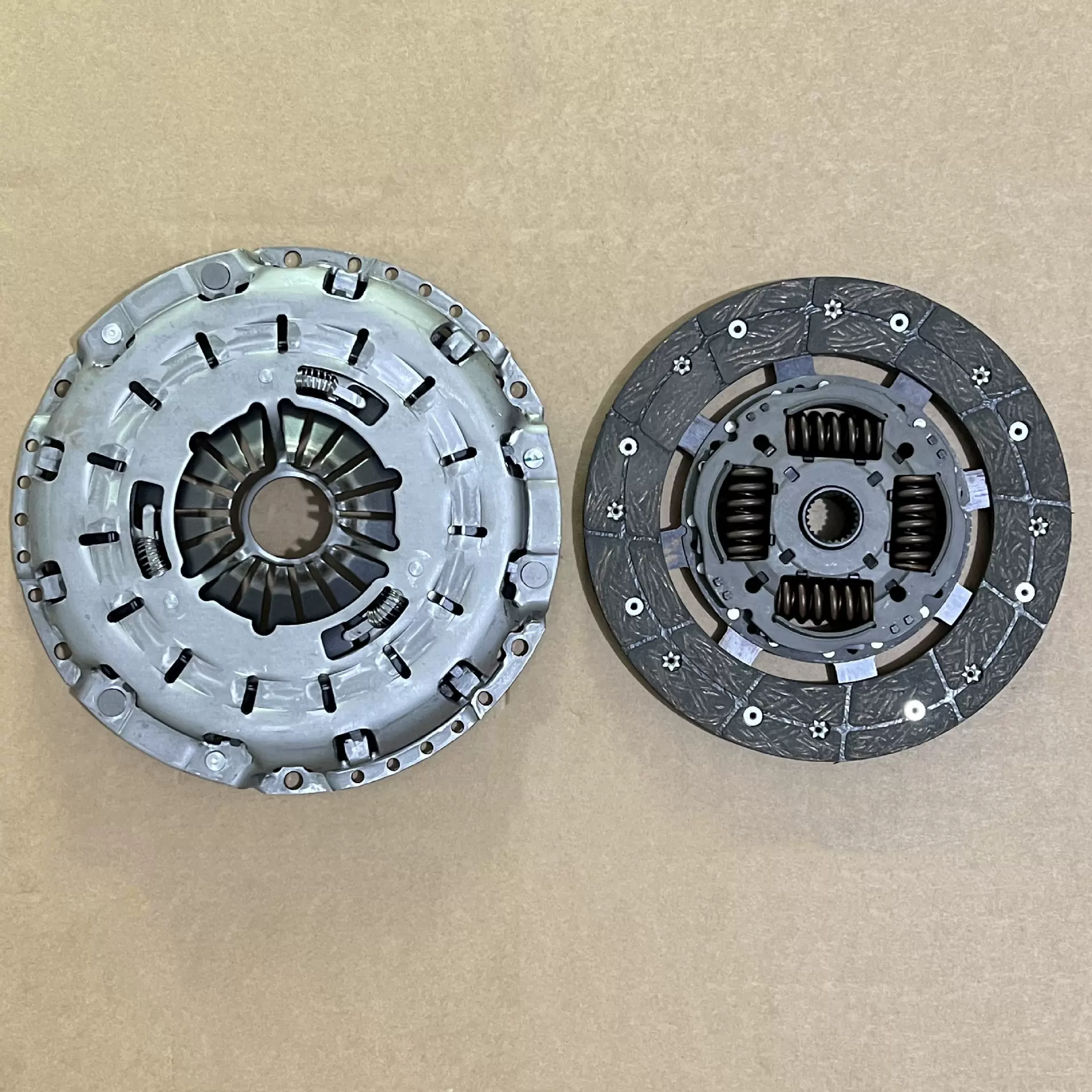 适用于进口福特V362 v348柴油LUK版 625304409压盘离合器从动盘总