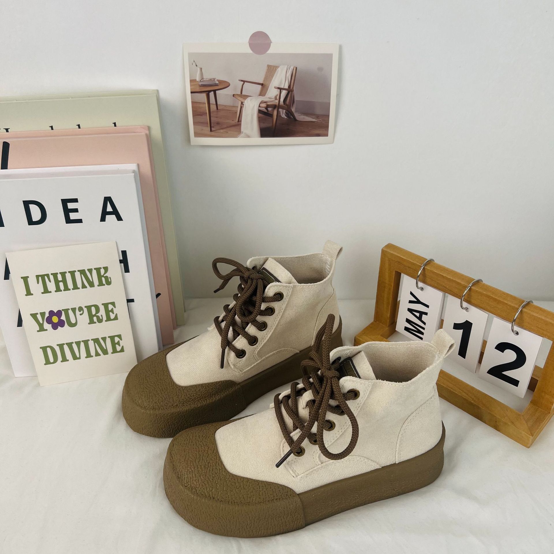 Yuanyuan 2024 primavera mid-Top estilo coreano zapatos de lona del todo fósforo estudiante Harajuku calle zapatos de plataforma de tiro en línea zapatos de transmisión en vivo