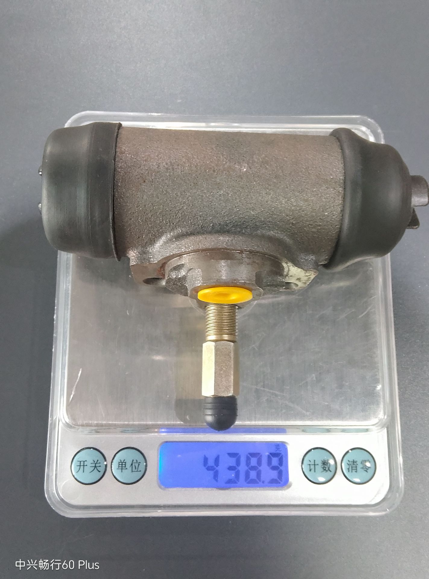 47550-60120 is suitable for Toyota Hilux car brake calipers; it is a direct-from-factory brake caliper