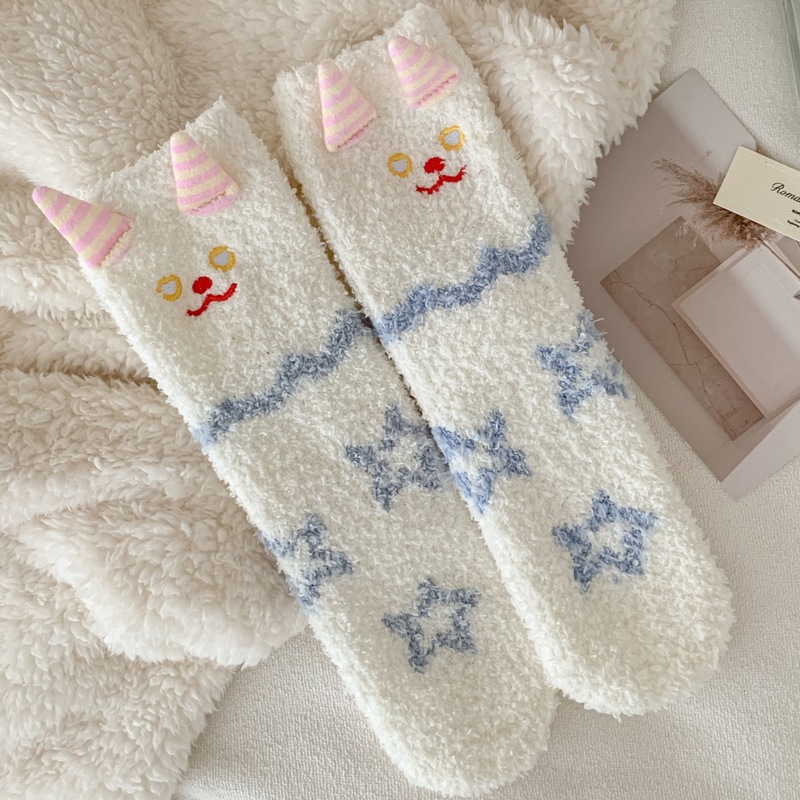 日系刺绣小怪兽珊瑚绒睡眠袜子女冬季加绒加厚保暖中筒家居月子袜|undefined