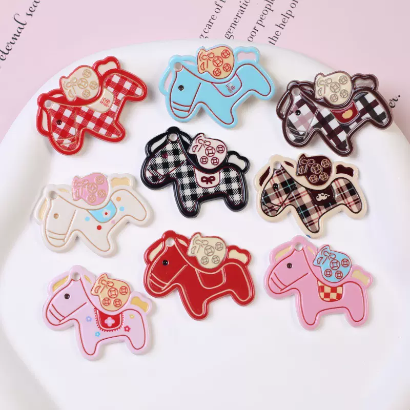 新款创意马上有钱钥匙扣挂饰小马配件男女简约包包配饰配件批发