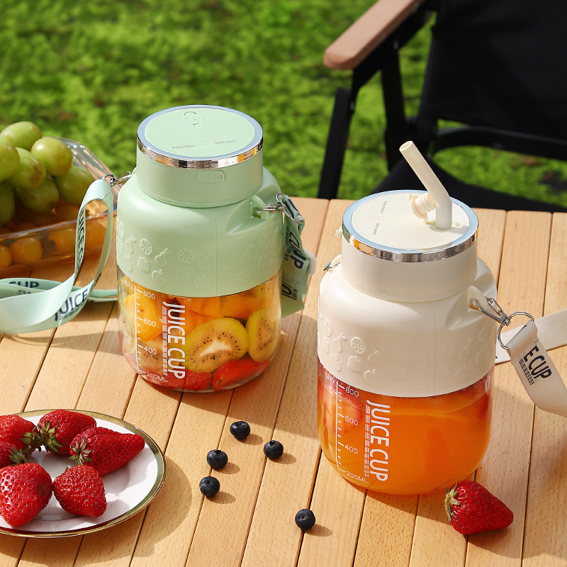 Smoothie Juicer Can Crush Ice Large Capacity Fruit Juice Cup USB Charging Portable Wholesale with Straw