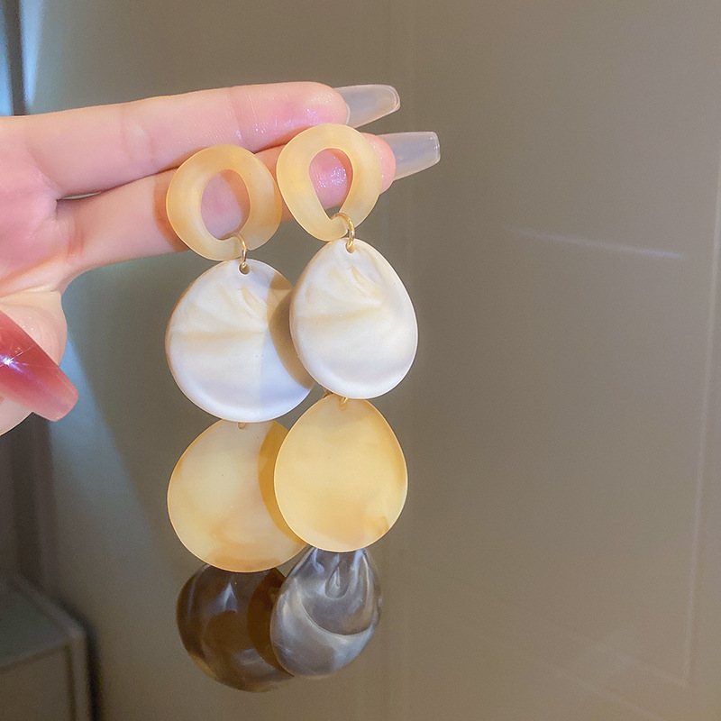 Pendientes de perlas de cristal de diamante de aguja de plata pendientes largos de lujo de Luz Retro europeo y americano pendientes dulces frescos de alto grado para mujeres