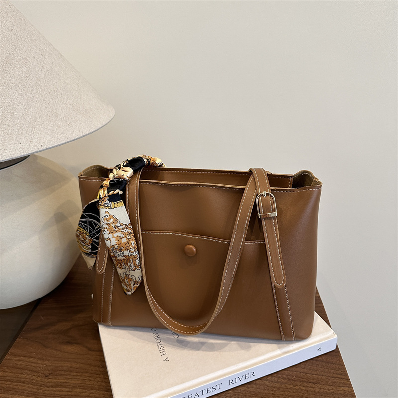 Bolsos para mujer 2025 verano nuevo estilo bolso de mensajero bolso de viaje de moda gran capacidad sentido de alta calidad portátil de un solo hombro 228