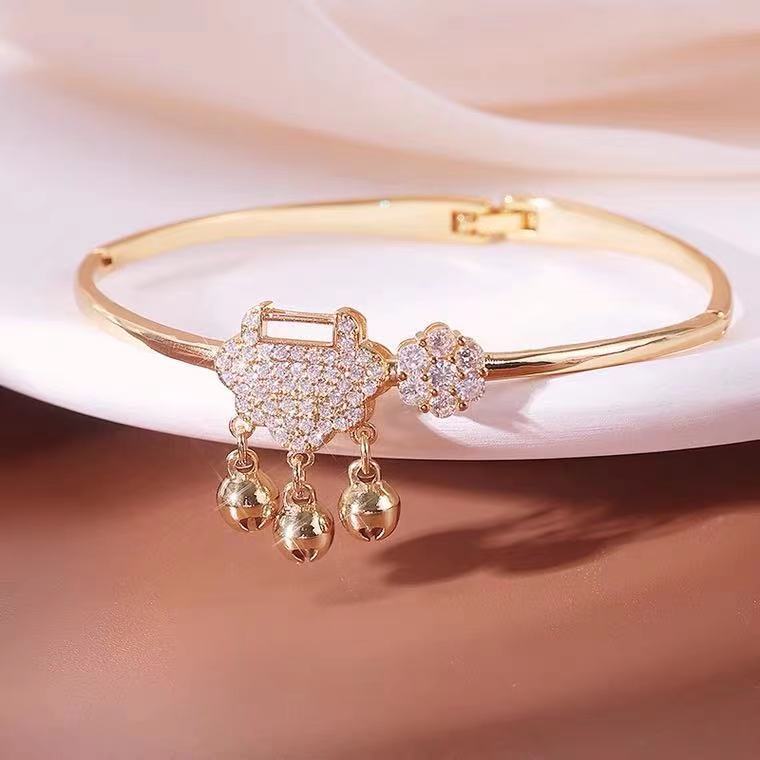 Title 2, Victorias Shimmer Armreif Funkelnde Eleganz. D...