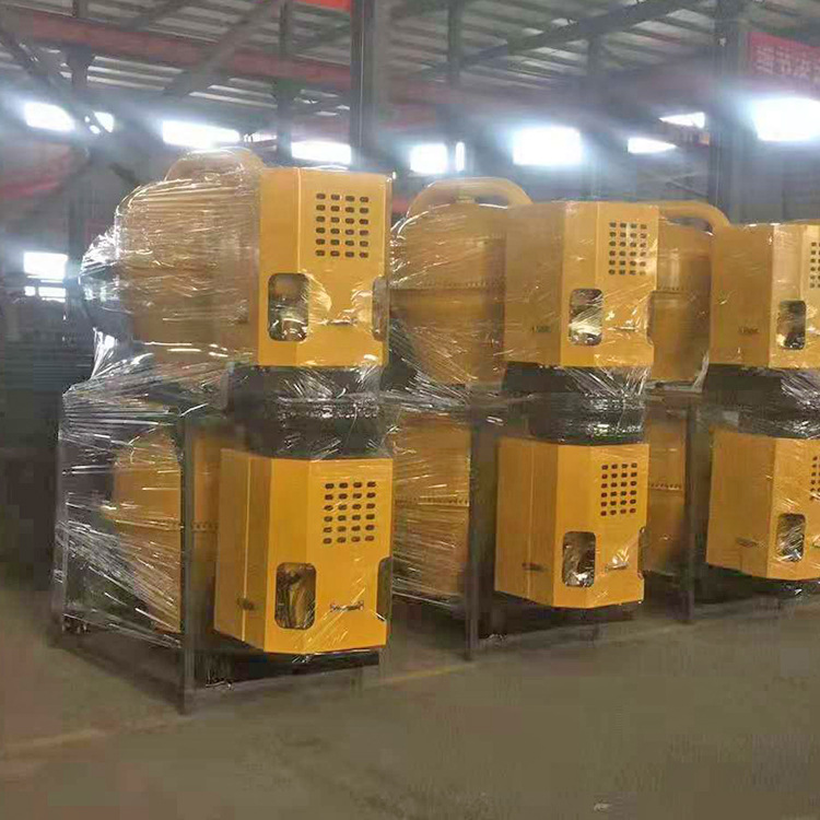 Mezcladora de rodillo diesel de mortero de hormigón autoalimentado tipo tambor para mezcladora de hormigón totalmente automática image 4