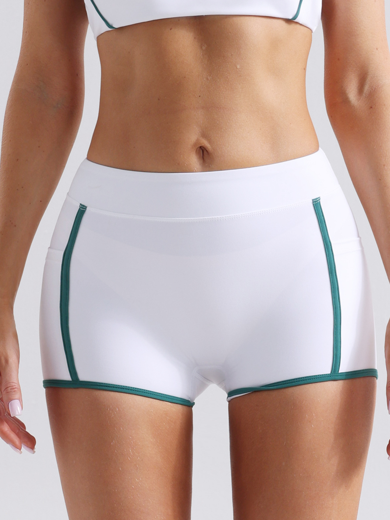 Nuevos pantalones cortos de yoga de cadera deportiva de bolsillo con cinturón de color desnudo