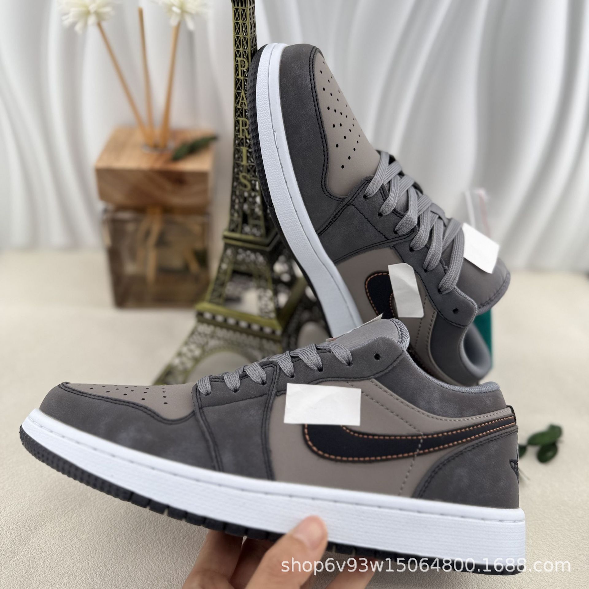 Popular AJ1 low-top sneakers, retro style, unisex, perfect for couples, lightweight, fashionable, and a new trendy design that goes with everything