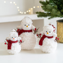 新しいぬいぐるみのクリスマス雪だるま人形の置物クリスマスのテーブルの雰囲気の置物
