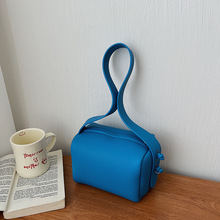 �n��С���OӋ�������Ů2026�����¿�s���e��ɫ�p�݆μ�б���