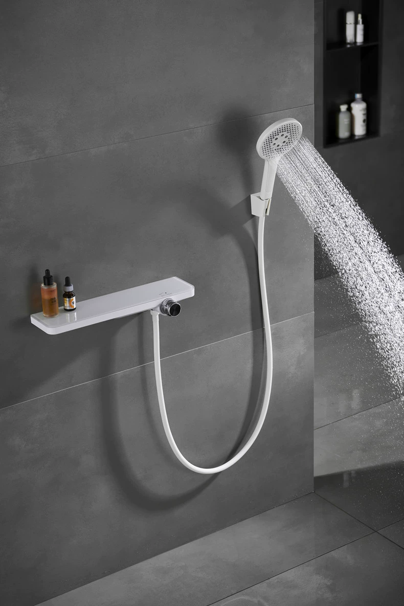 Kни A piece of flat tablet shower shower white simple bathtub shower liquid silicone black