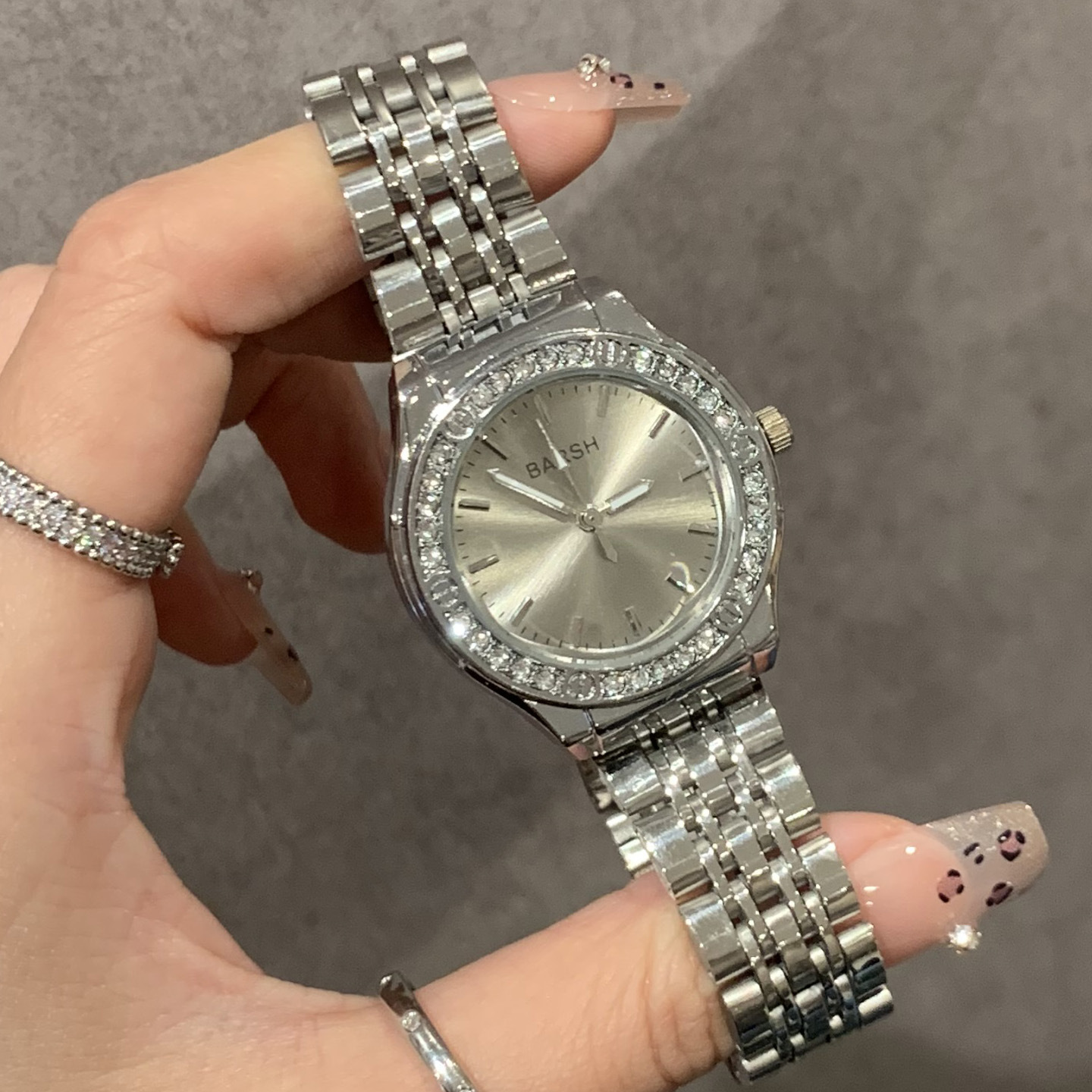 New Minimalist Elegant Lightweight Luxury Fashion Women's Watch with Diamond-Embedded Steel Band High-Grade Appearance Direct Factory Sales Hot-Selling Model