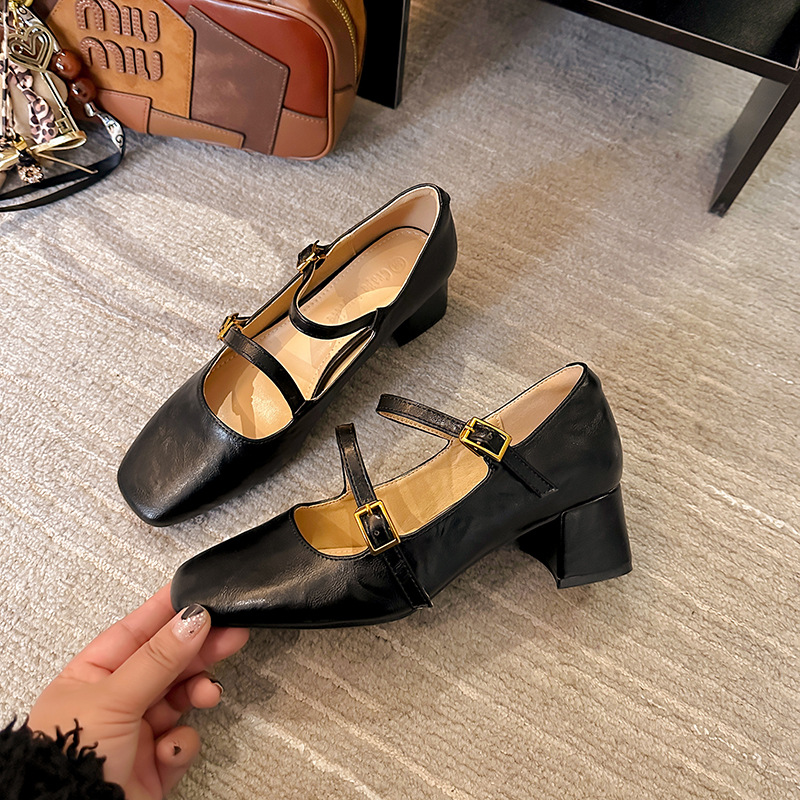2025 primavera nuevo estilo retrógrado francés marizhen zapatos de cabeza cuadrada de talón grueso de viaje ol zapatos de talón alto para mujeres