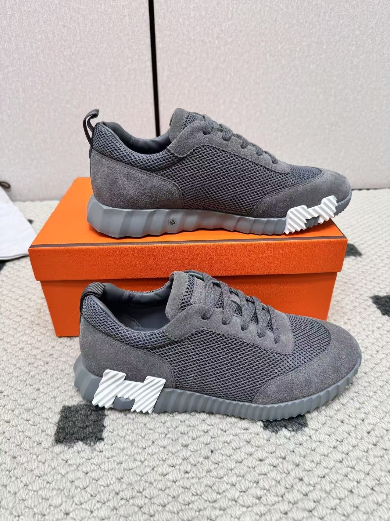 12 light gray / 35