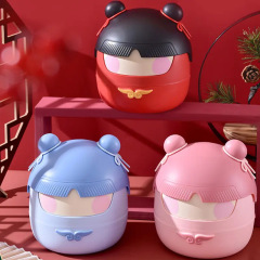 ネザと同じスタイルのデスクトップゴミ箱、インターネット有名人の魔法の子、かわいいフリップトップオフィス紙バスケット、雑貨整理収納バケツ卸売