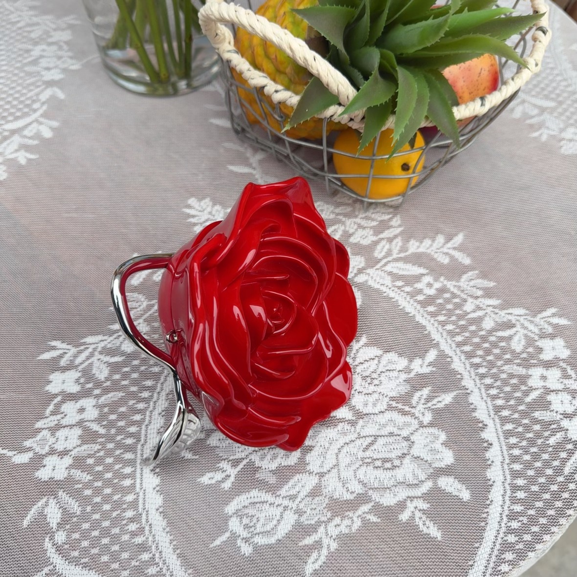 Elegant and stylish rose, versatile for autumn and winter, a box bag with a niche design and a sense of sophistication, a hand-held crossbody bag for dinner parties undefined