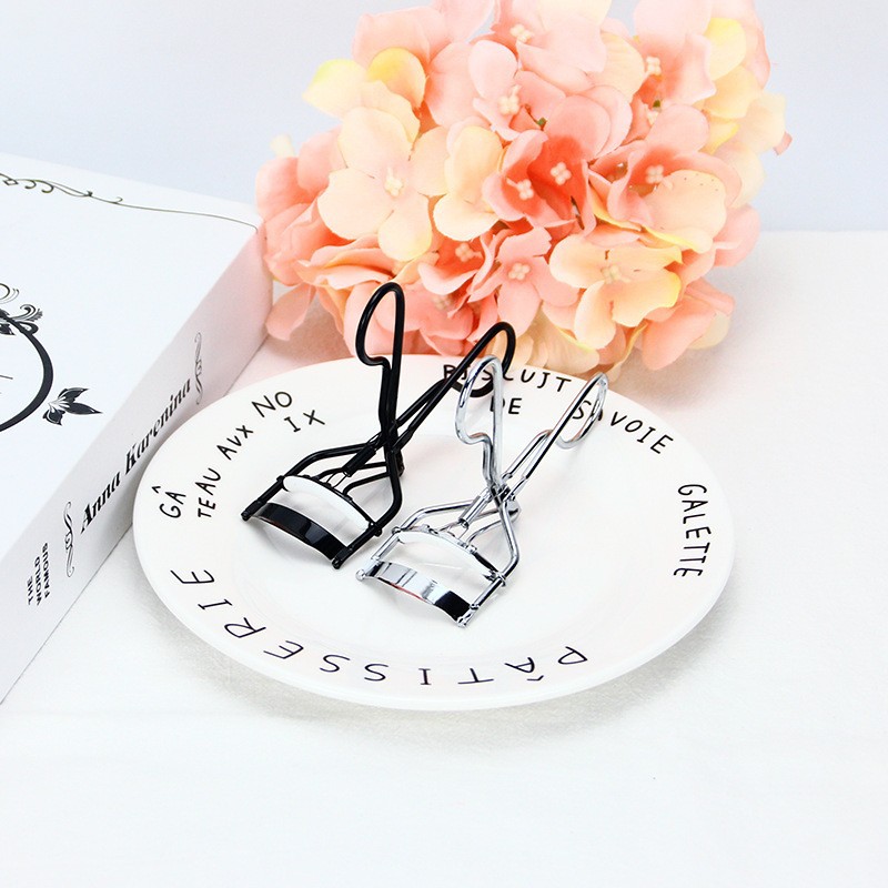 Eyelash curler