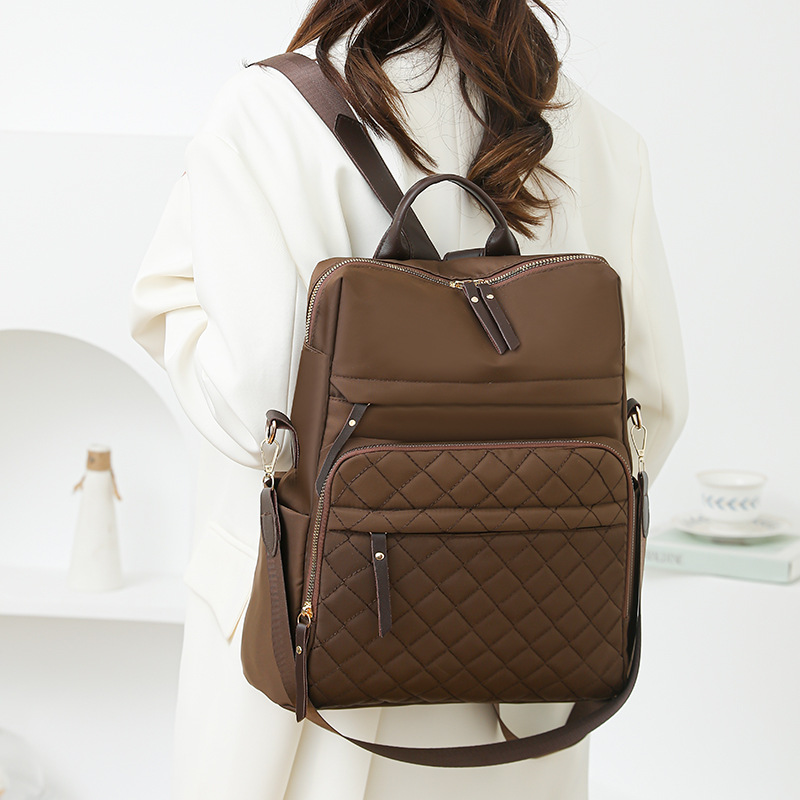 Mochila de nailon para mujer 2025 nueva mochila casual para mujer moda Lingge casual mochila ligera de gran capacidad marea