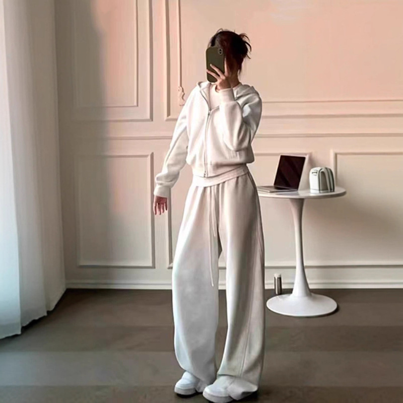 Salt-Based Running Sportswear Suit for Women in Autumn and Winter, Loose Hooded Cardigan Sweatshirt, Fashionable Wide-Leg Pants Two-Piece Set Salt-Based Running Sportswear Suit for Women in Autumn and Winter, Loose Hooded Cardigan Sweatshirt, Fashionable Wide-Leg Pants Two-Piece Set