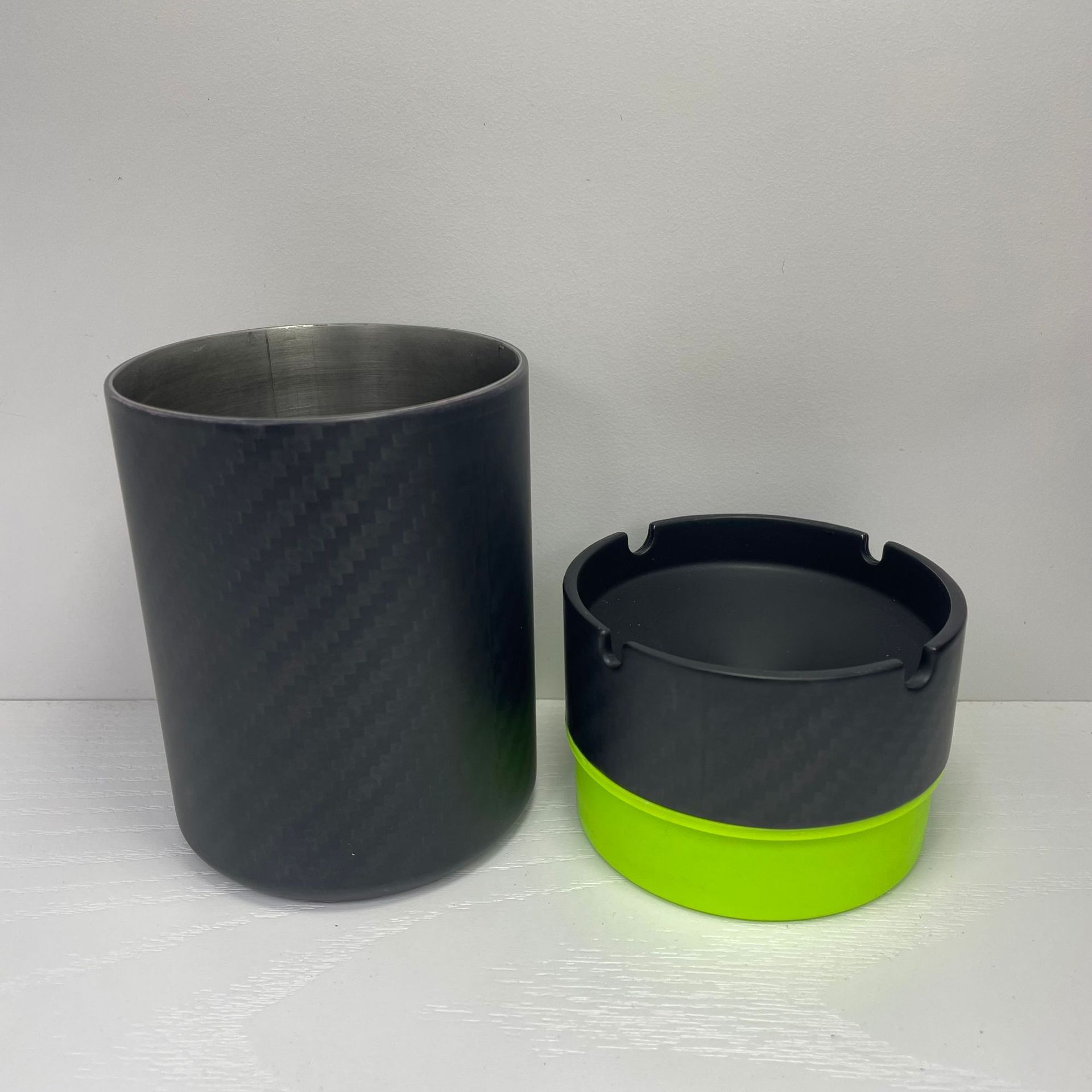 Carbon fiber car ashtray with lid stainless steel car ashtray stainless steel Universal personalized car ashtray