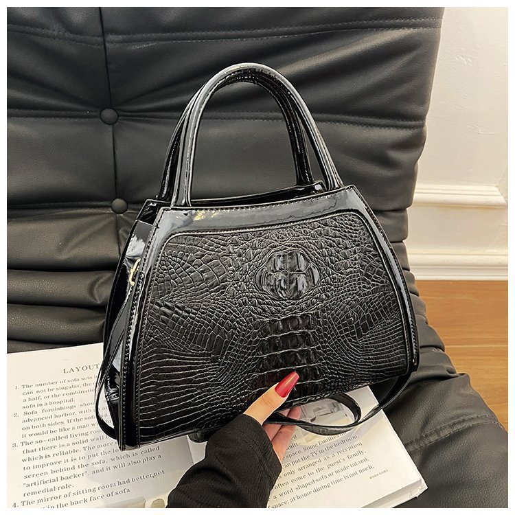 Comercio exterior al por mayor 2023 nuevo estilo retro tendencia bolso de mujer bolso de mensajero de un solo hombro de gran capacidad bolso de color a juego