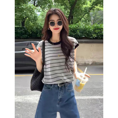 超人気の年齢軽減ストライプ半袖レディースTシャツ、新しい夏のハイエンド、スリムでファッショナブルで多用途なニットトップ