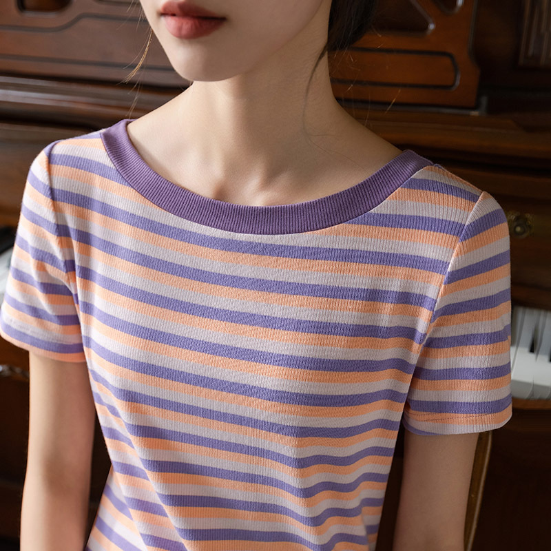 Camiseta de manga corta de las mujeres de verano 2023 nuevas mujeres de contraste color de rayas camiseta temperamento fuera del hombro superior de la cintura francesa