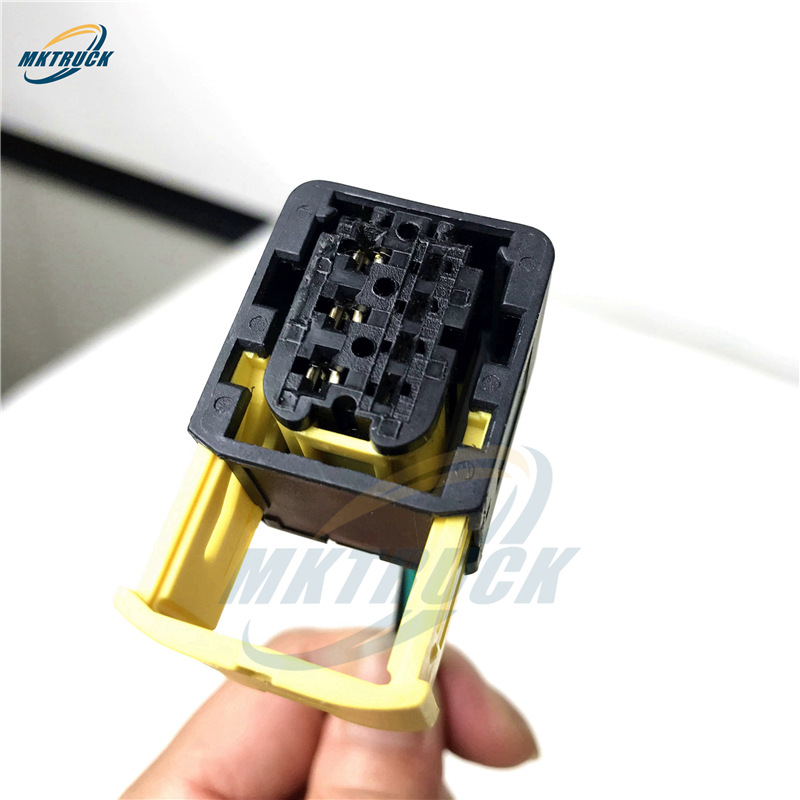 Enchufe especial para la luz trasera adecuado para camiones pesados importados Mercedes-Benz enchufe cuadrado para muchos camiones disponibles ACTROS