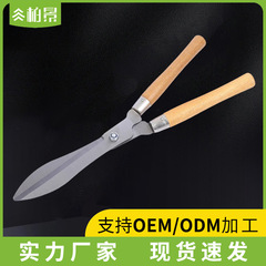 木の柄の芝生は家庭用の剪定をします。
