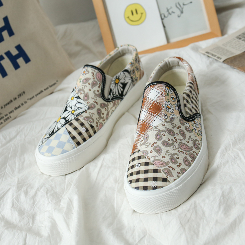 Canvas Shoes Image 1