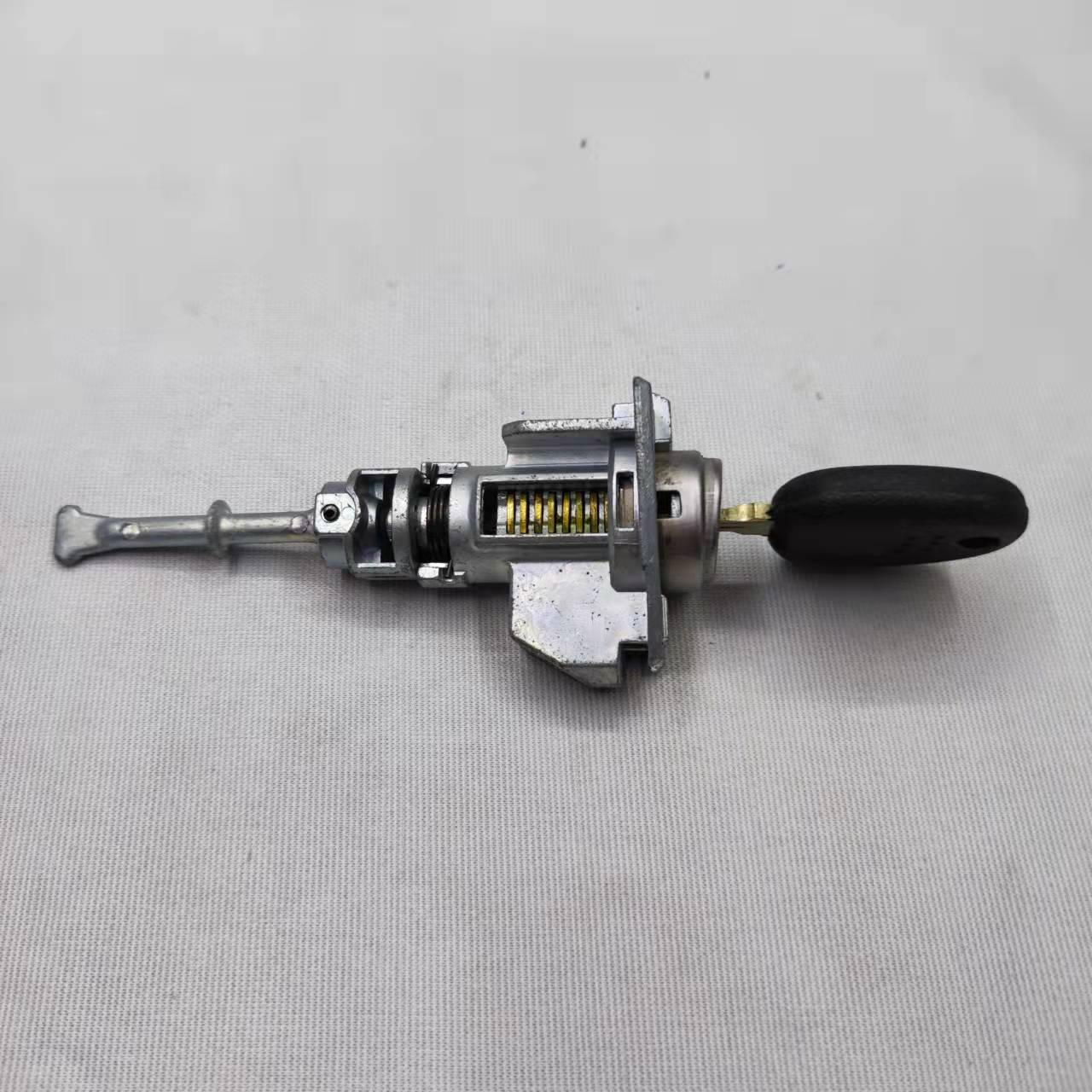 Adecuado para cilindro de cerradura moderna nueva Yuedong puerta cilindro de cerradura de coche cilindro gran cantidad Congyou