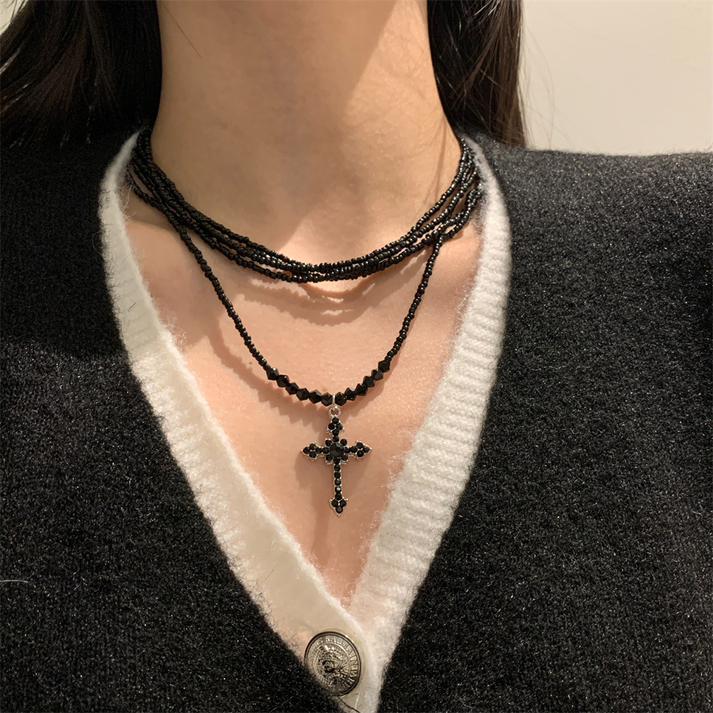 Retro black necklace