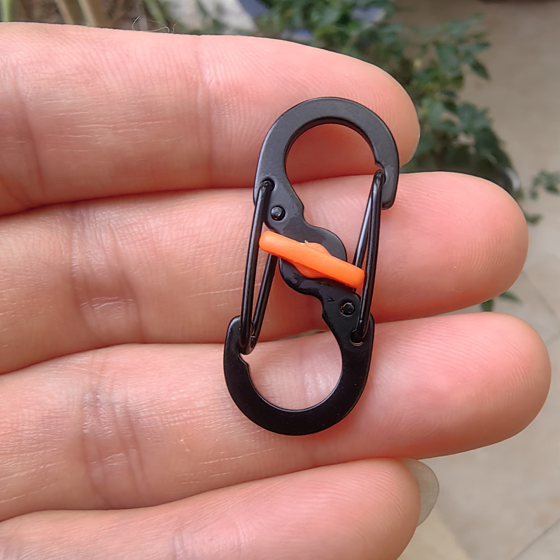 Suministro directo de fábrica con cerradura Hebilla de 8 palabras antirrobo S hebilla de metal anti-caída llavero creativo pequeño regalo mini hebilla colgante rápida image 10
