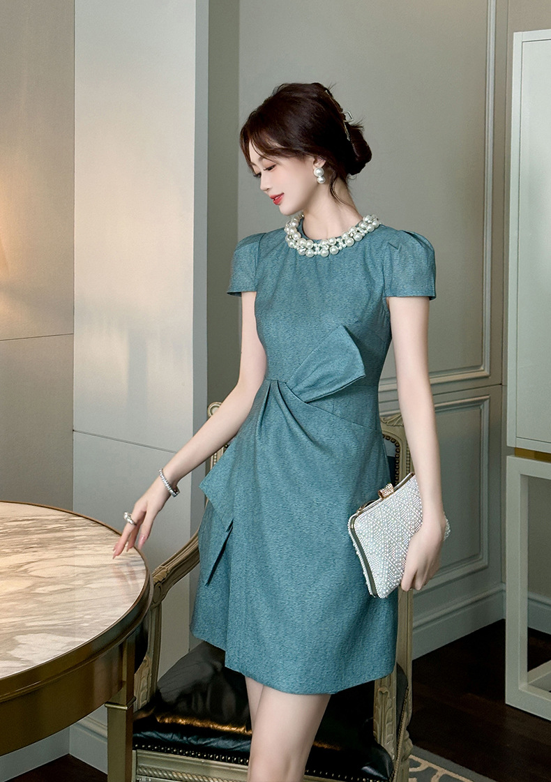 Váy chữ A cổ tròn đính ngọc trai, thiết kế nơ thắt eo, phong cách retro — Màu xanh nước hồ chi tiết 7