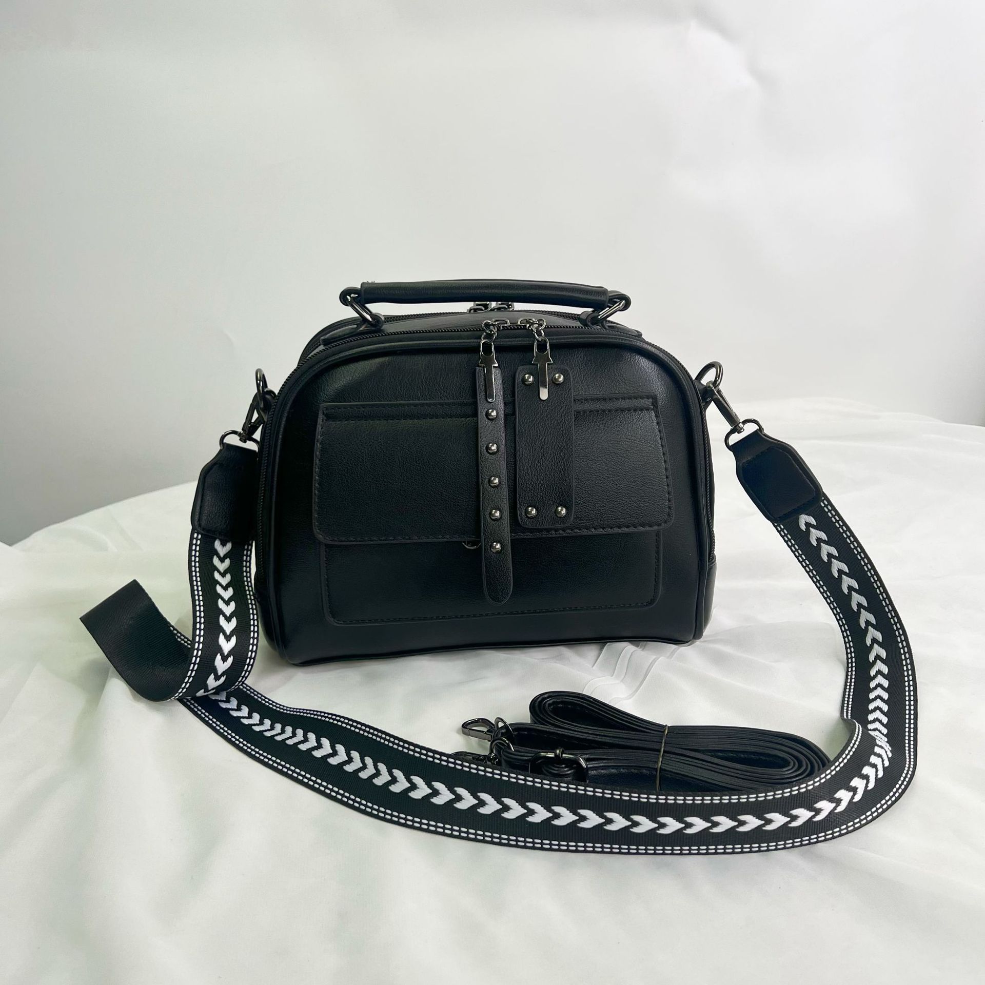 637g Weight Nylon Lining Material Zipper Closure Type Single Shoulder Strap Strap Type Saddle Bag Bags Type Street Occasion Pu Leather Material Solid Color Pattern All Seasons Season Women's Gender Classic Style Style Square Shape Medium Size Women's Medium Pu Leather Solid Color Classic Style Square Zipper Saddle Bag 22