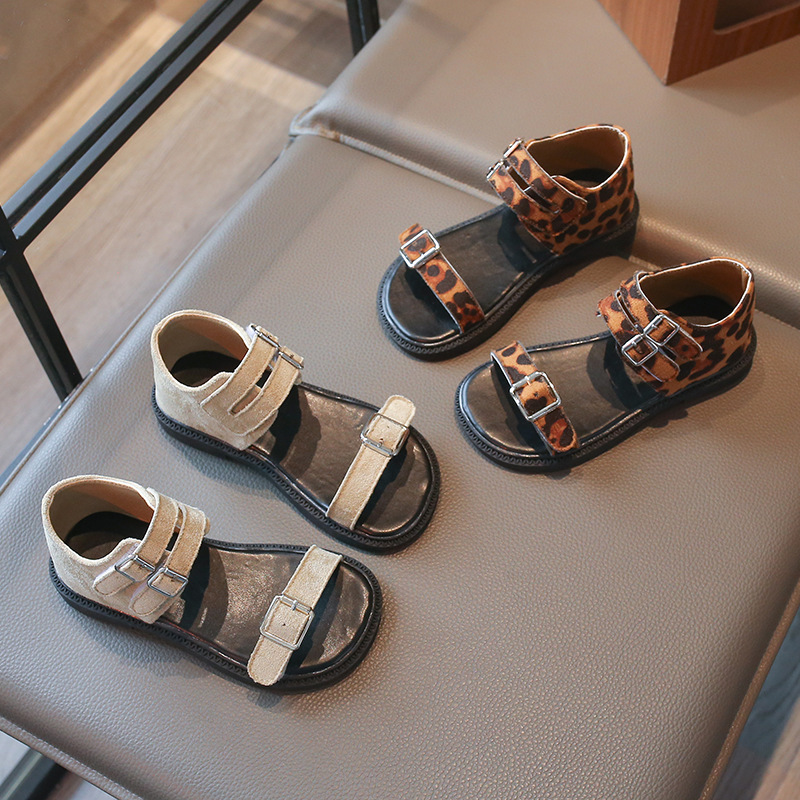Fashionable universal sandals