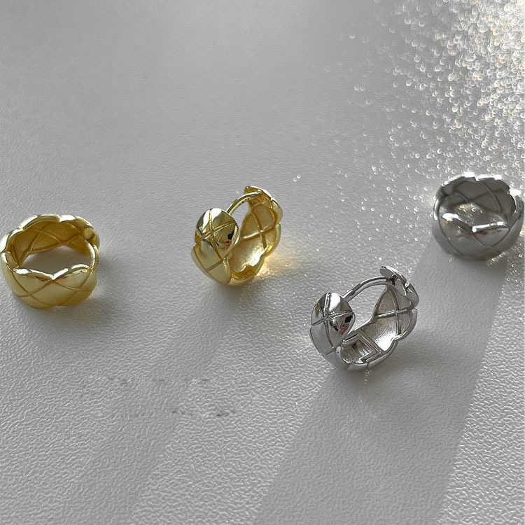 Orecchini francesi con motivo a diamante per donna con un design di nicchia, lusso leggero, piccolo stile di fragranza, accessori,_voghion.com
