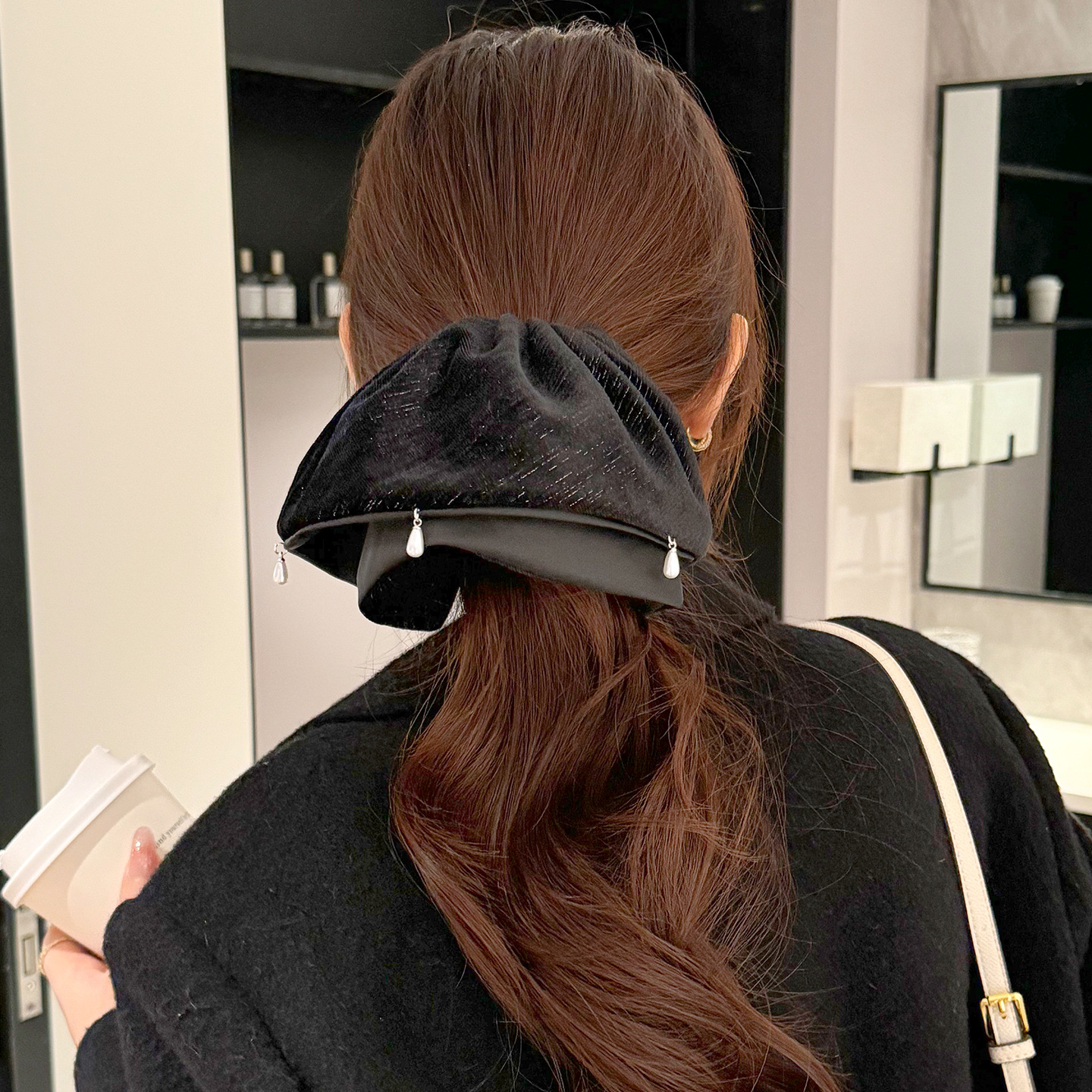 Elegant Black Skirt with Pearl Pendant Ponytail Clip, Feminine Style, Shark Clip Hairpin for the Back of the Head