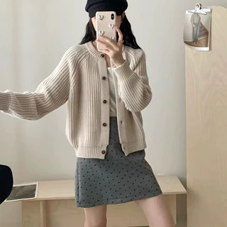 现货实拍短款针织开衫女秋冬季新款韩系设计感厚款毛衣外套百搭款