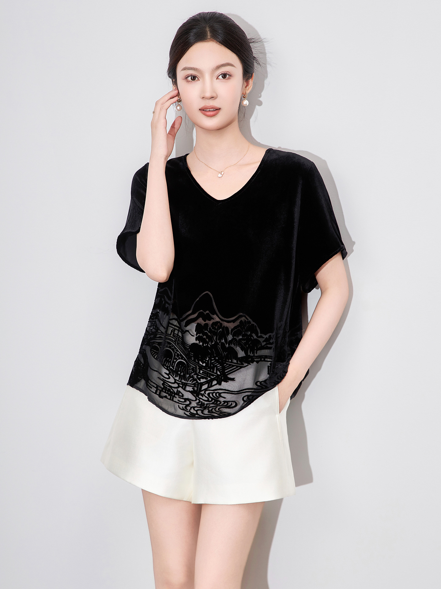 Áo len cổ lọ nữ chất liệu nhung lụa đốt hoa họa tiết sơn thủy — Màu đen
