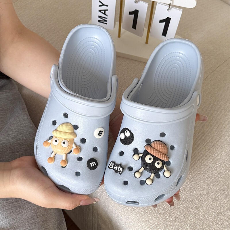 Soft-Soled Platform Clogs for Women, Summer Outdoor Non-Slip Home Slippers, Stylish Design, Wholesale from Manufacturer, Thick