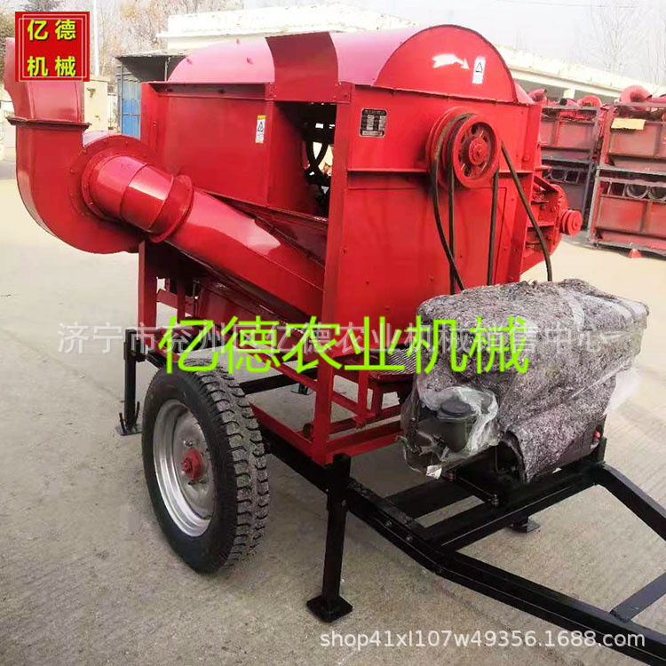 22 마력 디젤 엔진이 장착 된 대형 휠 랙이있는 탈곡기