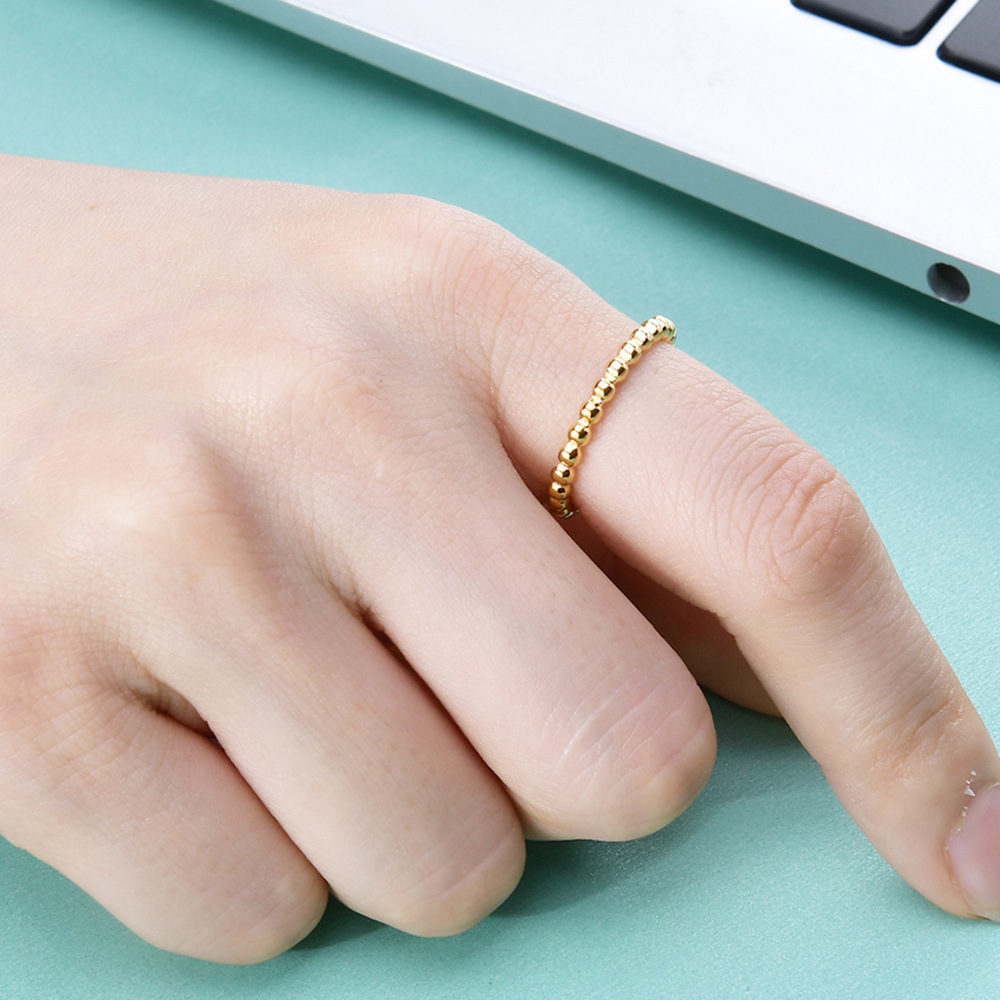 Anillo de acero de titanio estilo INS, color dorado, diseño versátil y exclusivo, lujo de alta gama, personalidad vintage, anillo para el dedo índice que no se decolora.