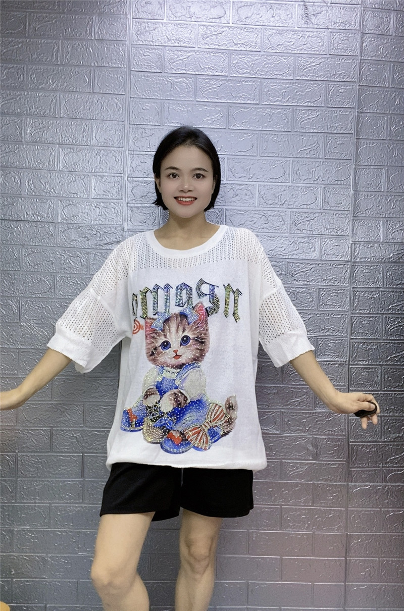 Γυναικείο μακρύ γυναικείο μπλουζάκι με στρογγυλή λαιμόκοψη και διαμάντια, σε πωλήσεις, για το καλοκαίρι._voghion.com